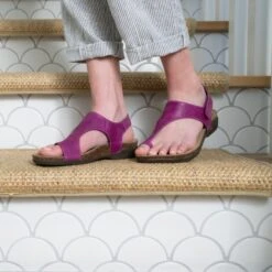 Dansko Reece Magenta Waxy Burnished 13 Dansko Reece Magenta Waxy Burnished -Dansko Sales Store S23 ImgPDP ReeceMagenta