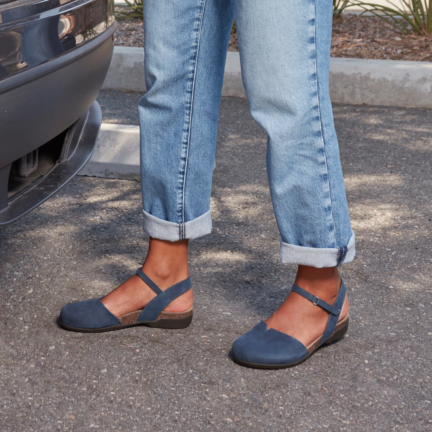 Dansko Rowan Navy Milled Nubuck 4 Dansko Rowan Navy Milled Nubuck - Image 2